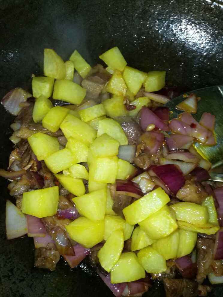土豆红烧肉