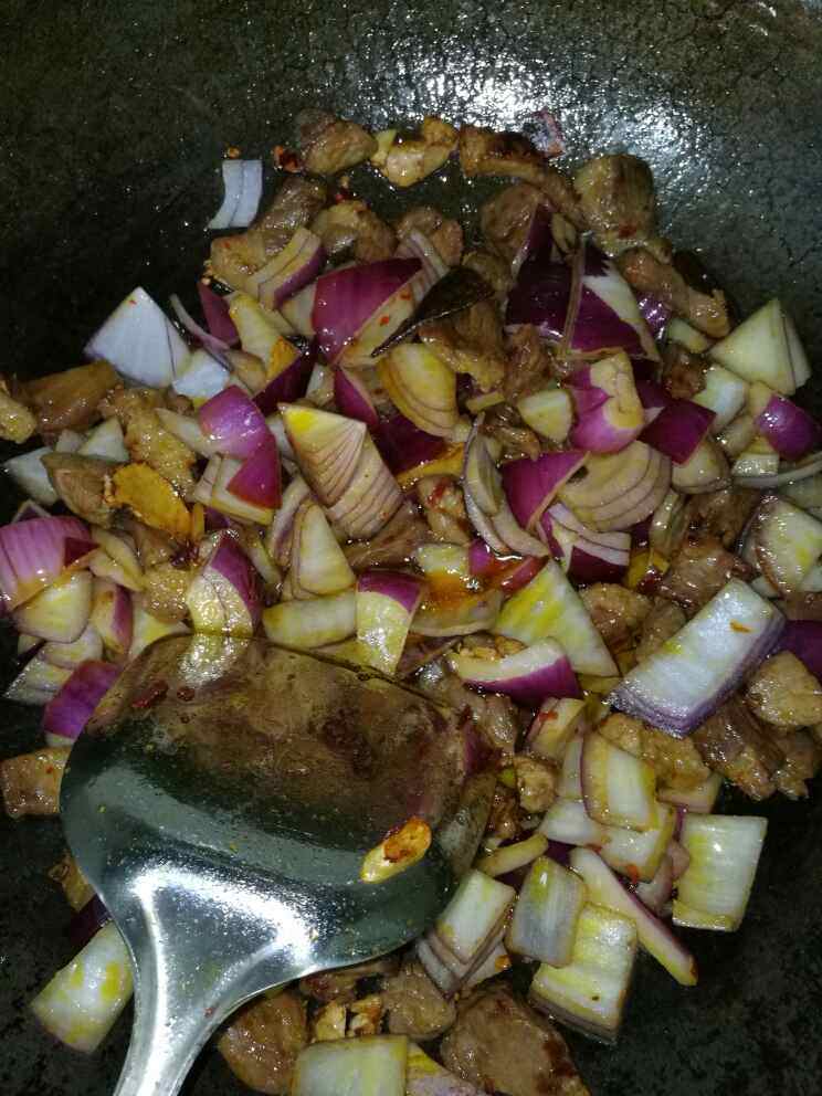 土豆红烧肉