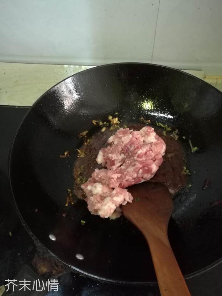 荆芥肉末炸酱面