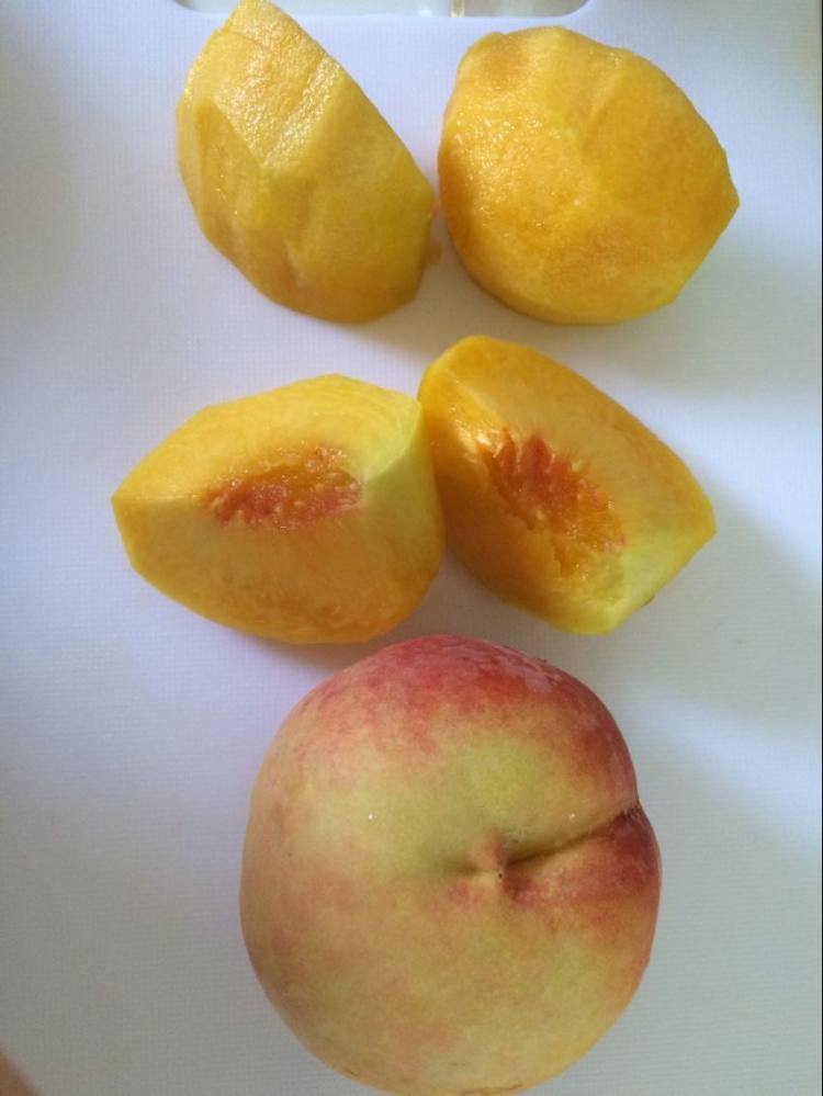 枸杞黄桃罐头