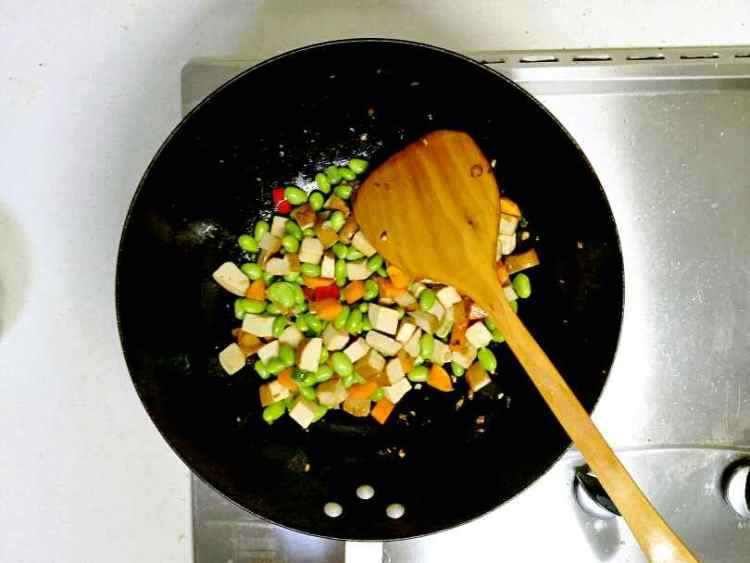 豆干毛豆炒鸡丁