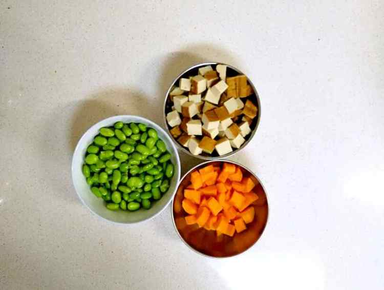 豆干毛豆炒鸡丁