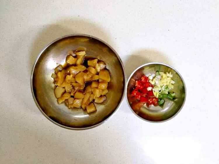 豆干毛豆炒鸡丁