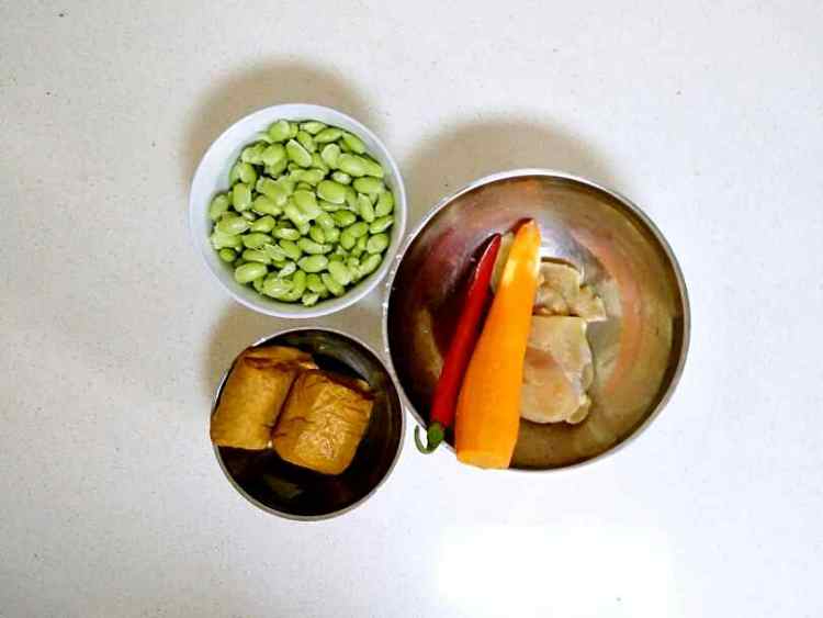 豆干毛豆炒鸡丁