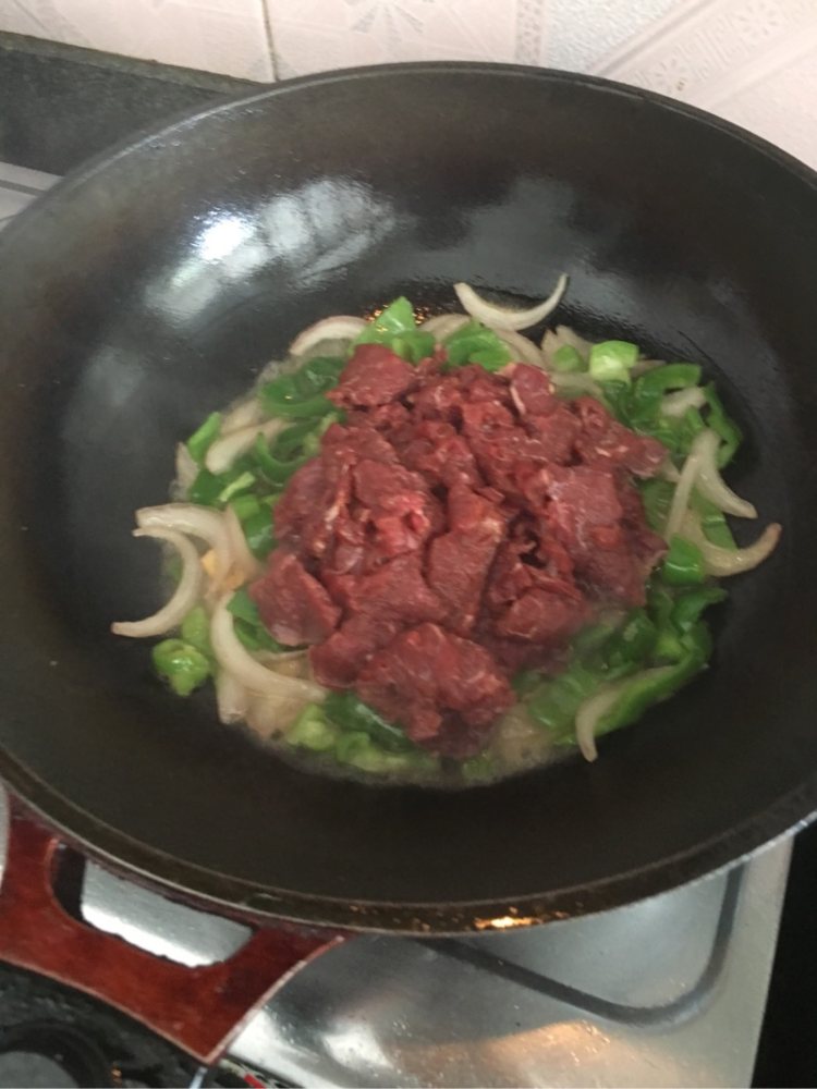 牛肉炒青椒洋葱