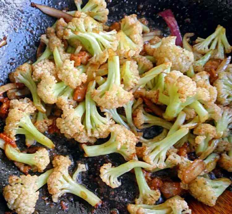 肉炒菜花