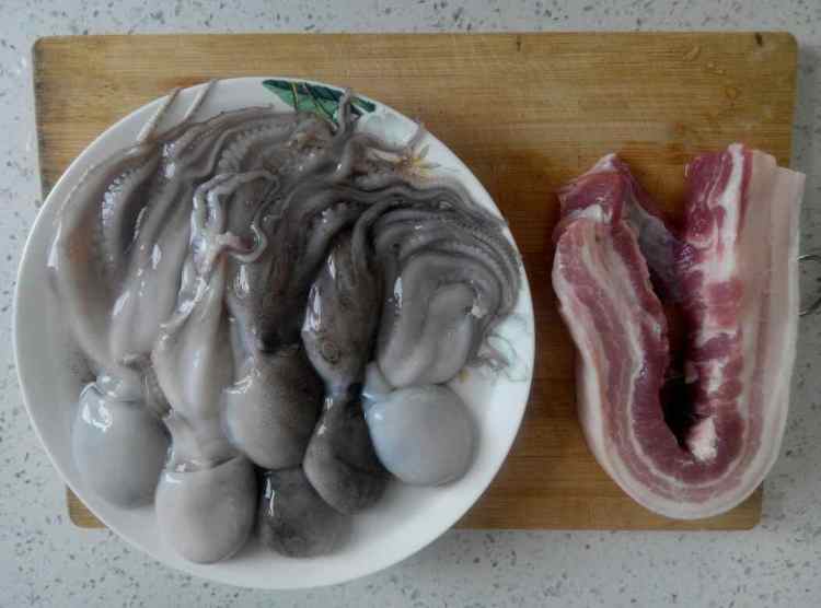 八带鱼红烧肉