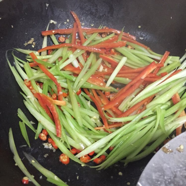 芹菜炒牛肉