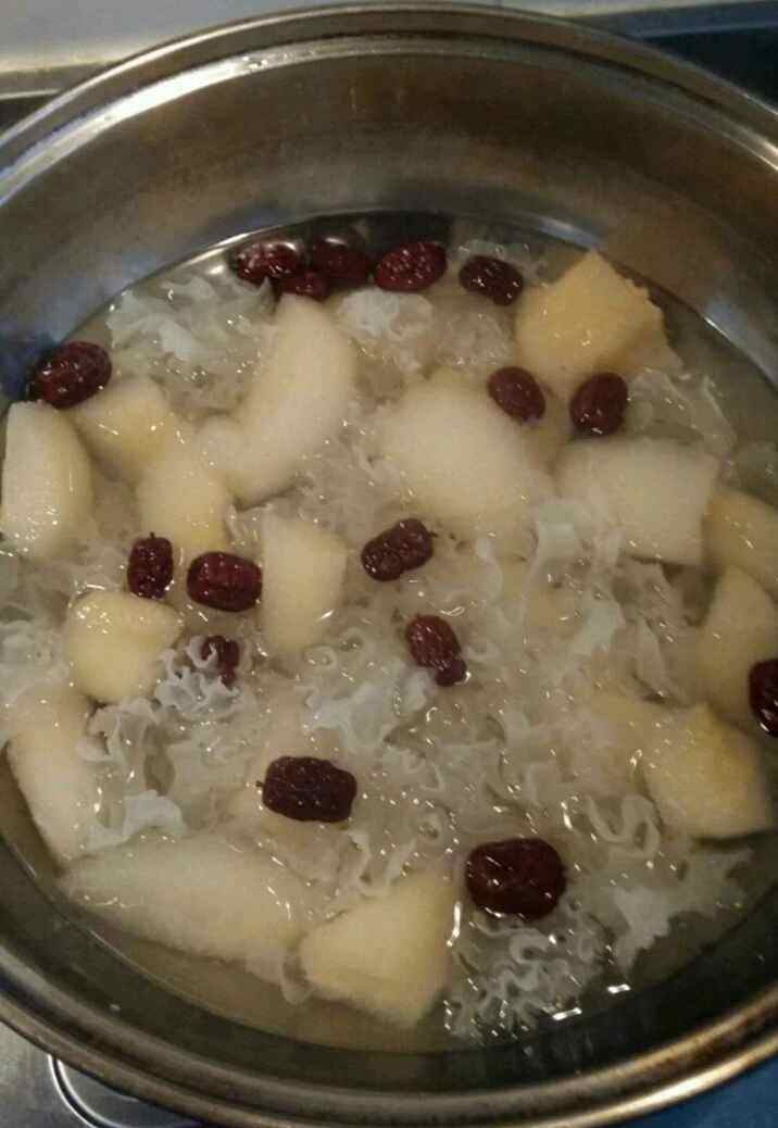 冰糖雪梨银耳汤