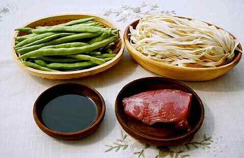 里脊肉豆角焖面