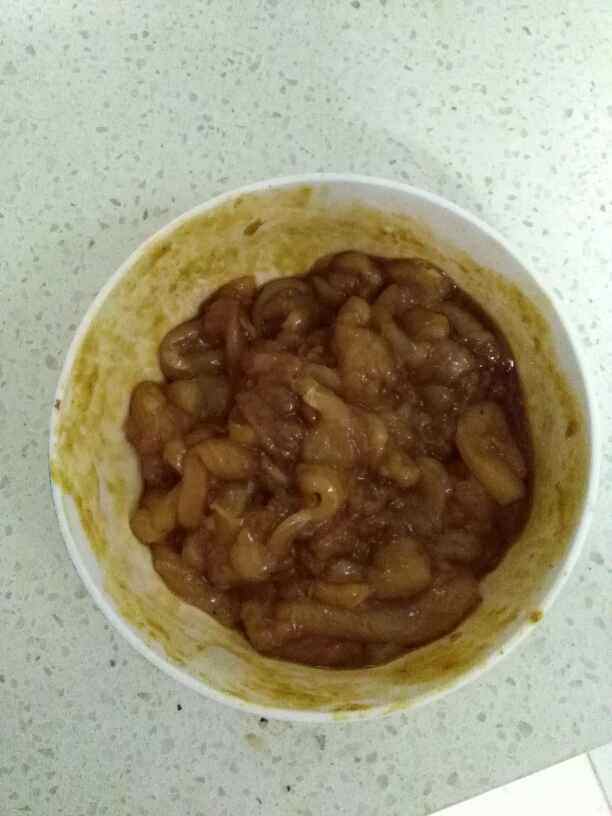 鸡肉香肠披萨