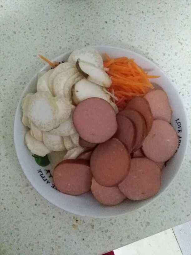 鸡肉香肠披萨