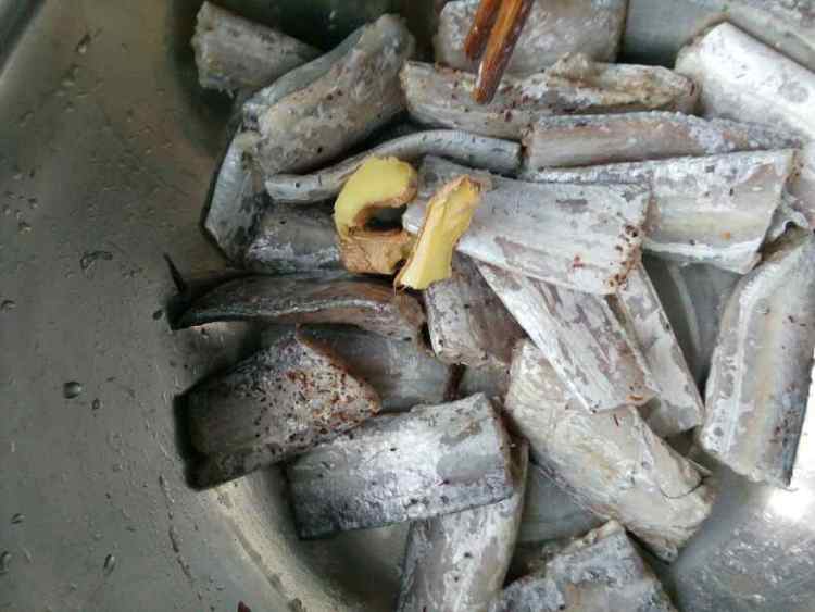 炸带鱼段