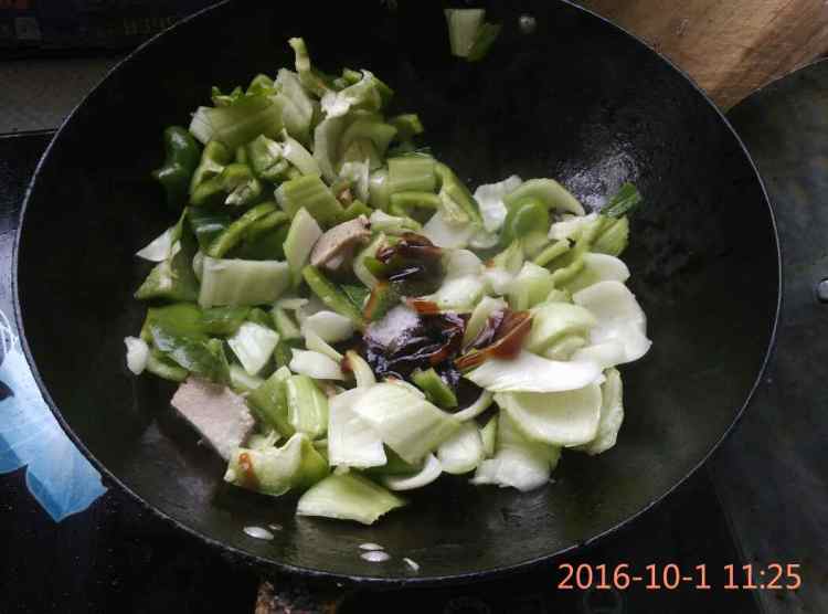 烧肉炒油菜茎