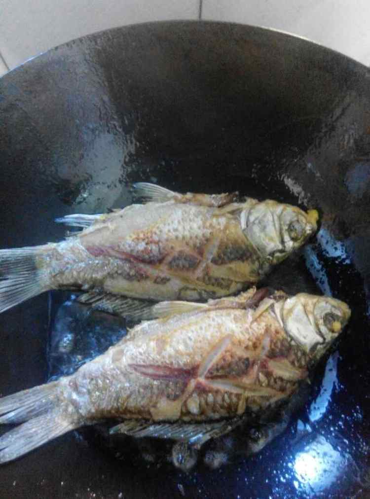 香菜鯽魚