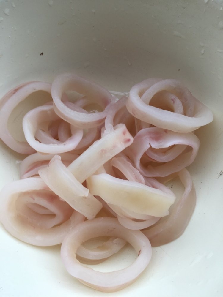 韭菜花炒鱿鱼圈