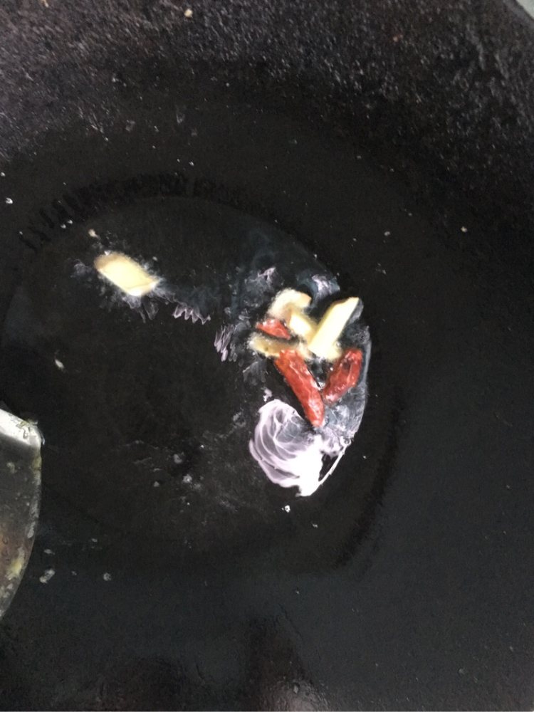 韭菜花炒鱿鱼圈