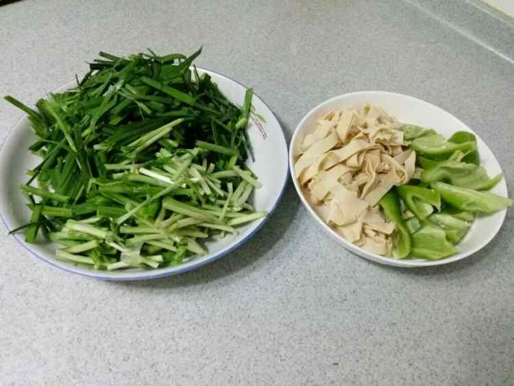 韭菜尖椒干豆腐