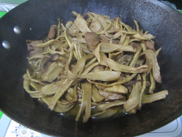 茭白干煮肉