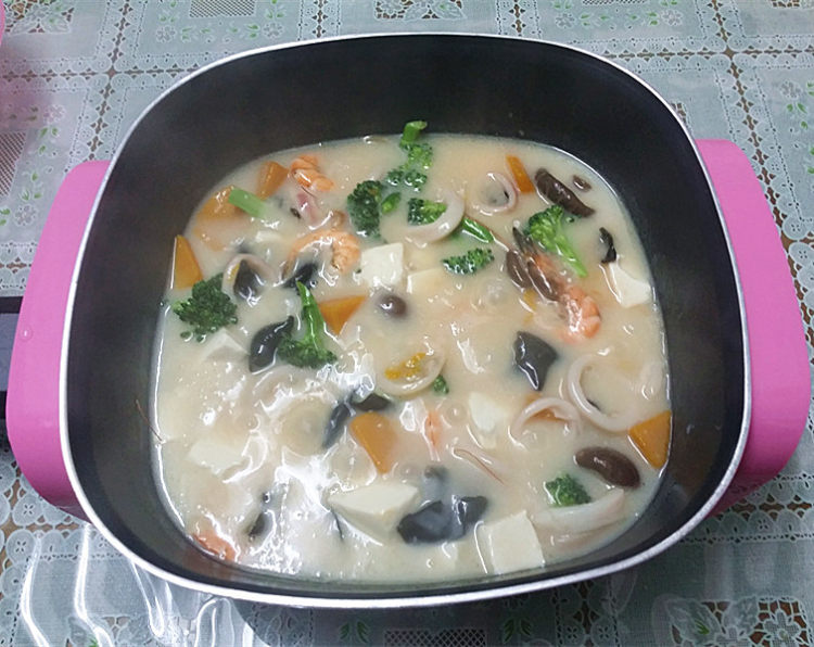 奶炖海鲜锅