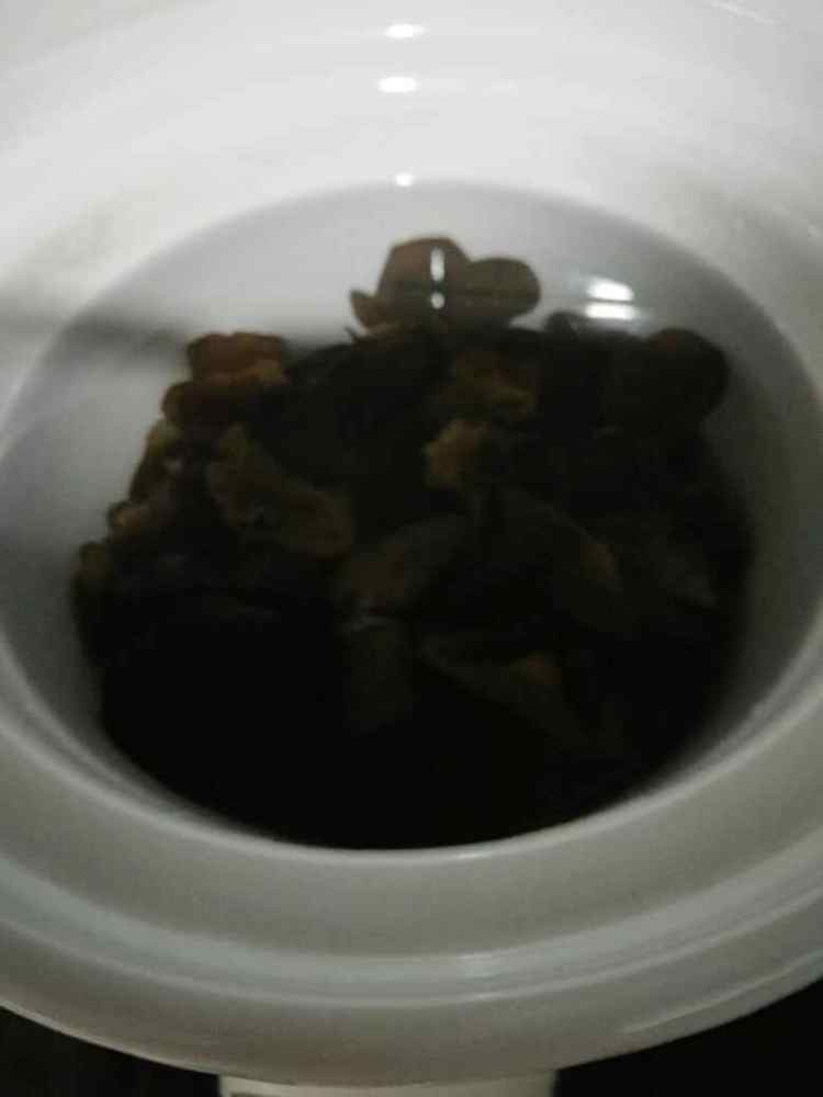 黑木耳灵芝红枣汤