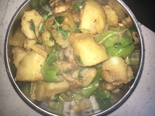 鸡腿炖土豆