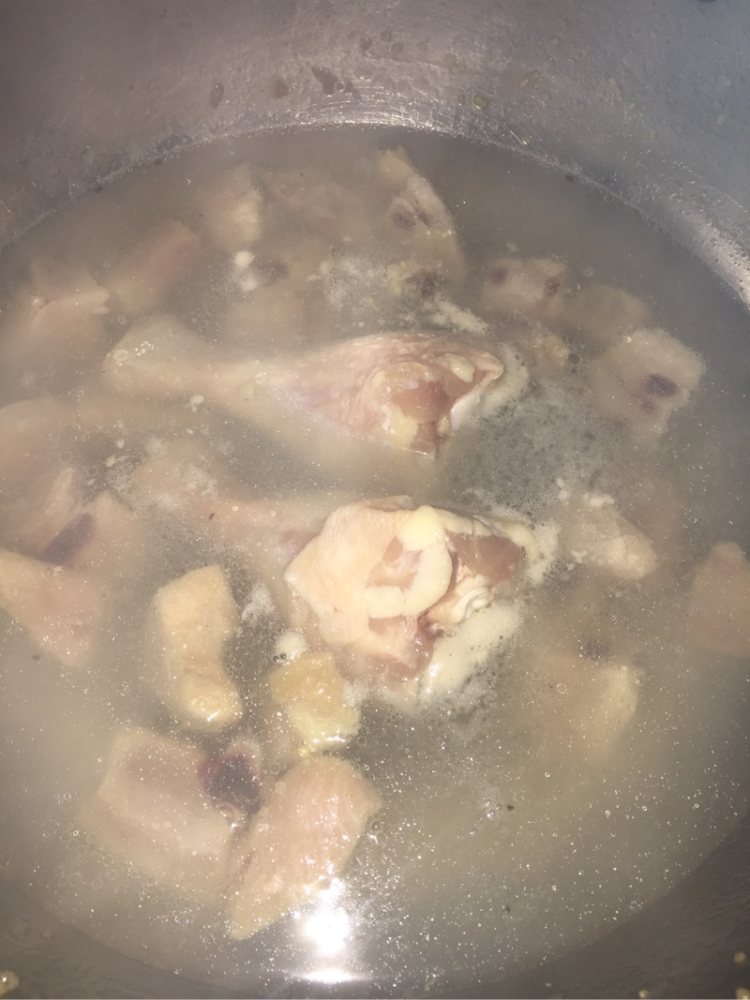 鸡腿炖土豆