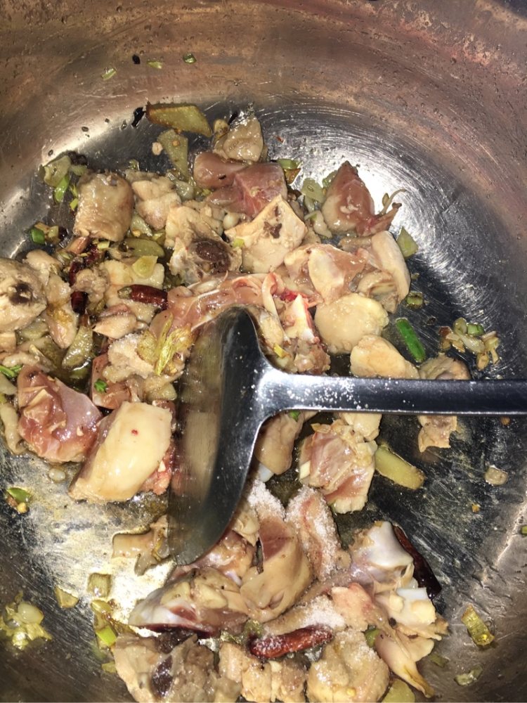鸡腿炖土豆