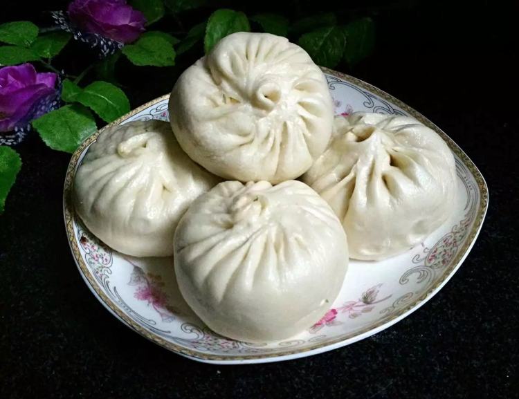 腊肉包子