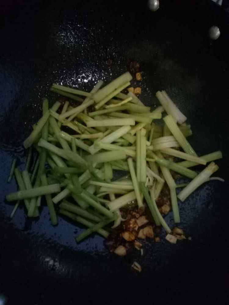 芹菜香干炒肉丝