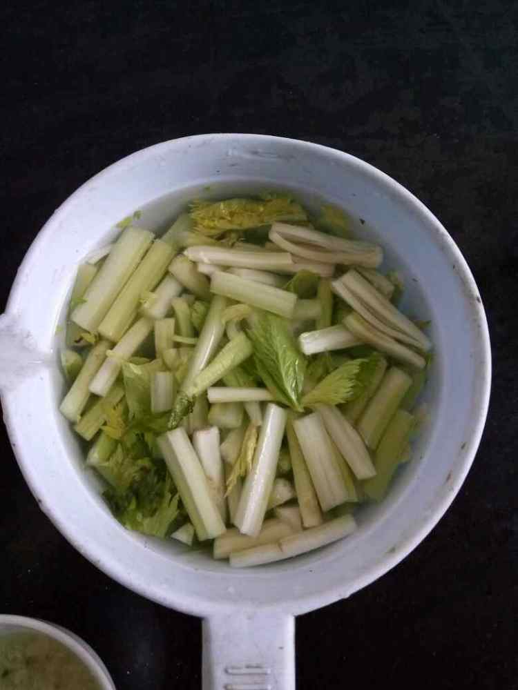 芹菜炒土豆丝