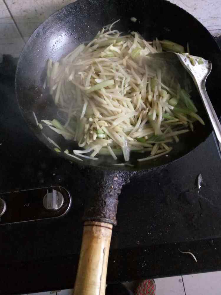 芹菜炒土豆丝