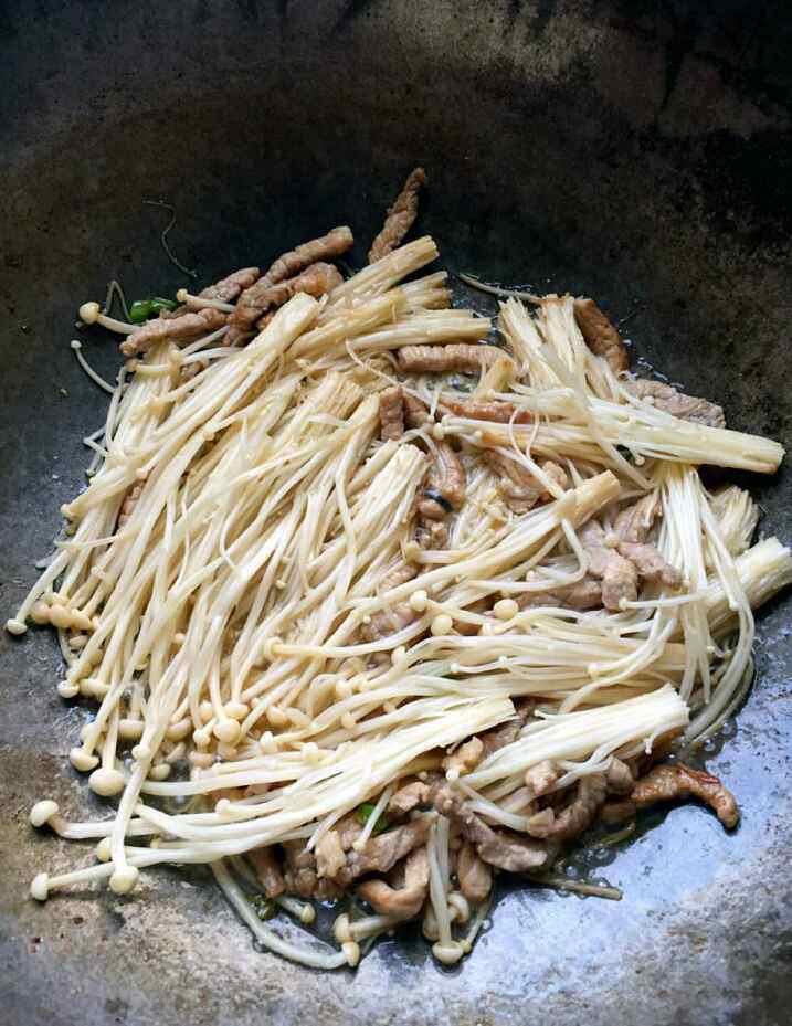 金针菇炒肉条