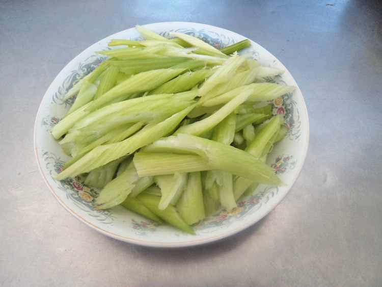 鱿鱼炒芹菜