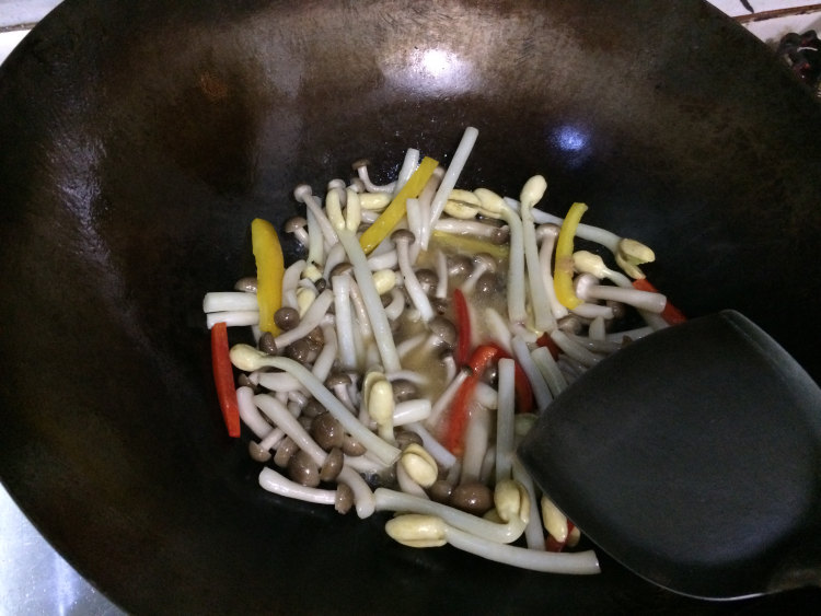 蟹味菇炒花生芽