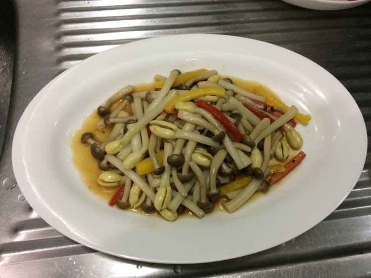 蟹味菇炒花生芽