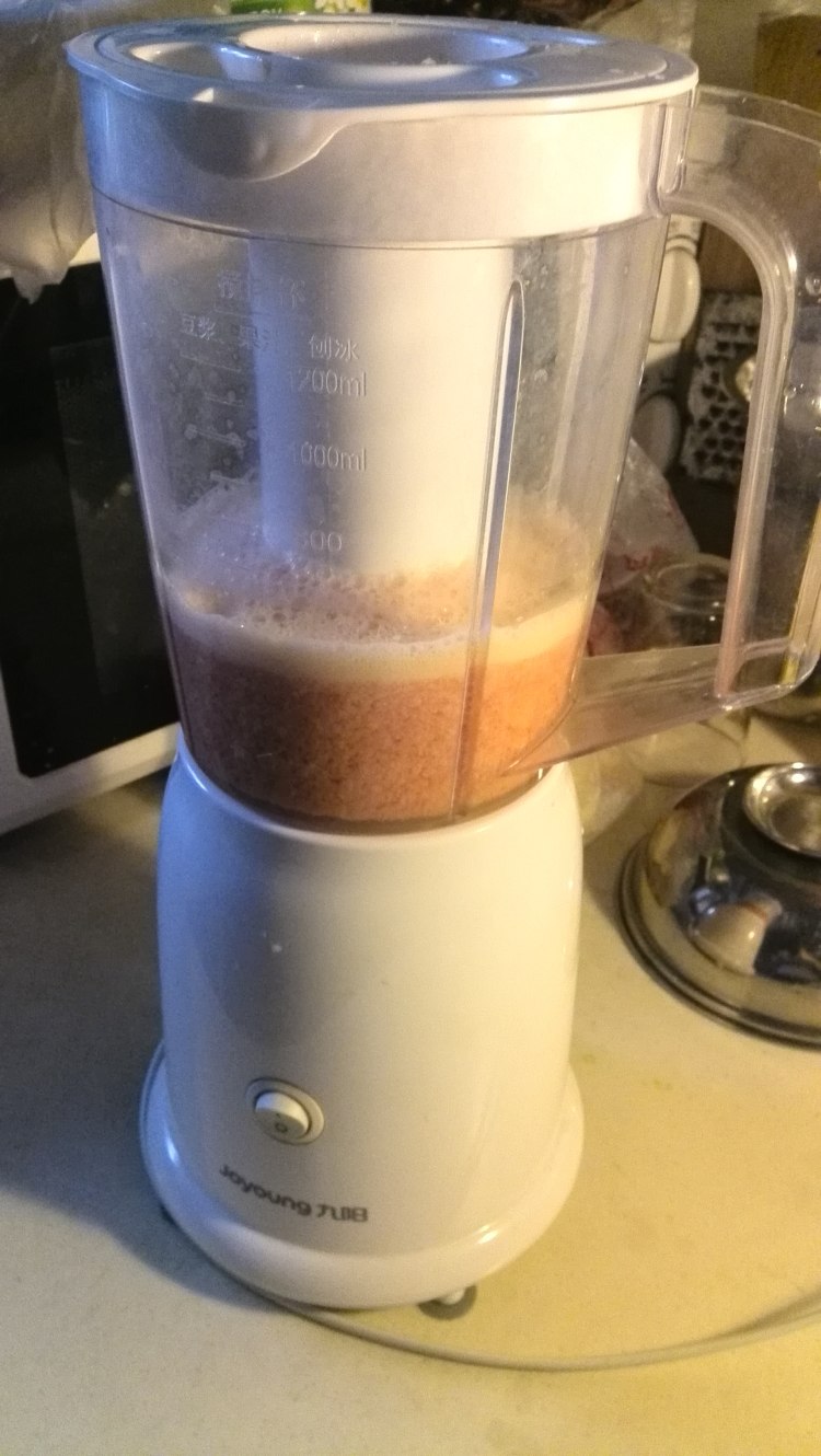 鲜榨蜂蜜苹果番茄汁