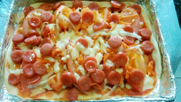 番茄烤肠披萨