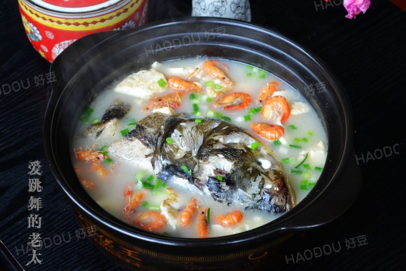 鲢鱼头豆腐鲥虾砂锅煲