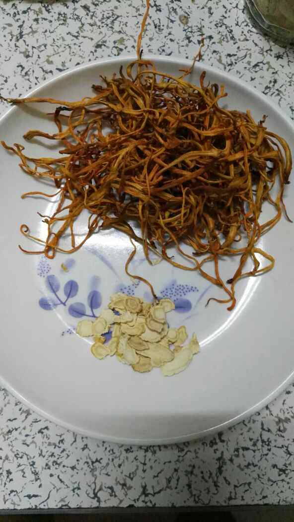 花旗参虫草花煲鸡