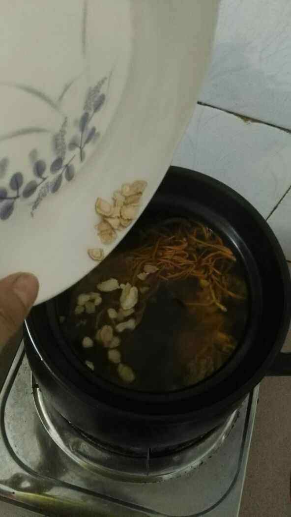 花旗参虫草花煲鸡