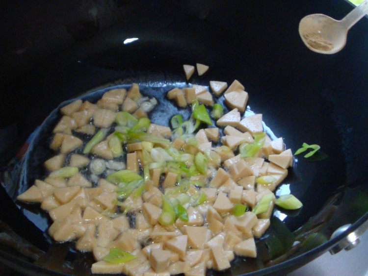 鸡肉肠炒饭