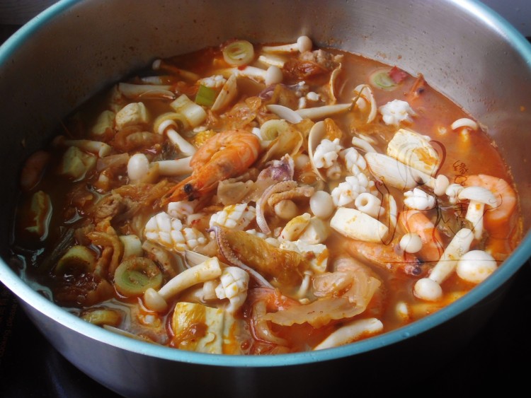 泡菜海鲜豆腐煲
