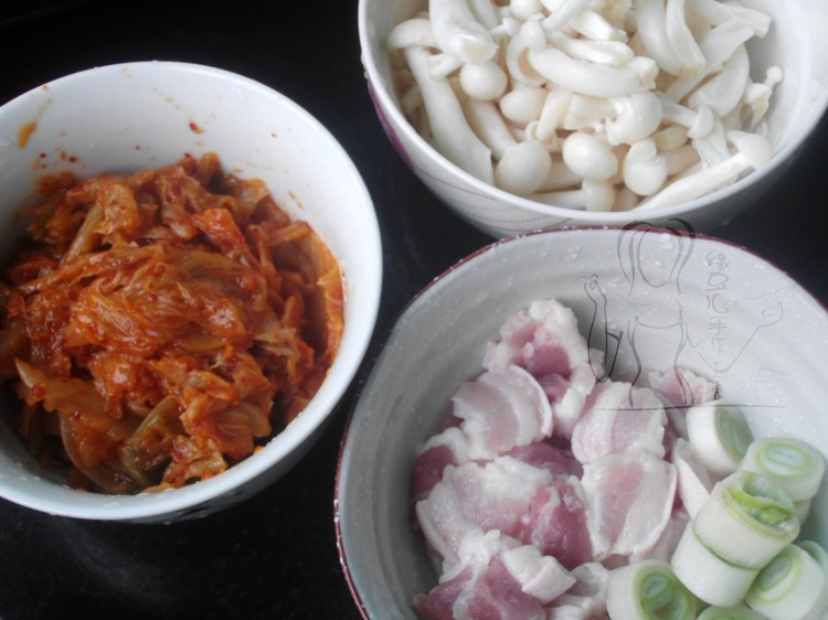 泡菜海鲜豆腐煲