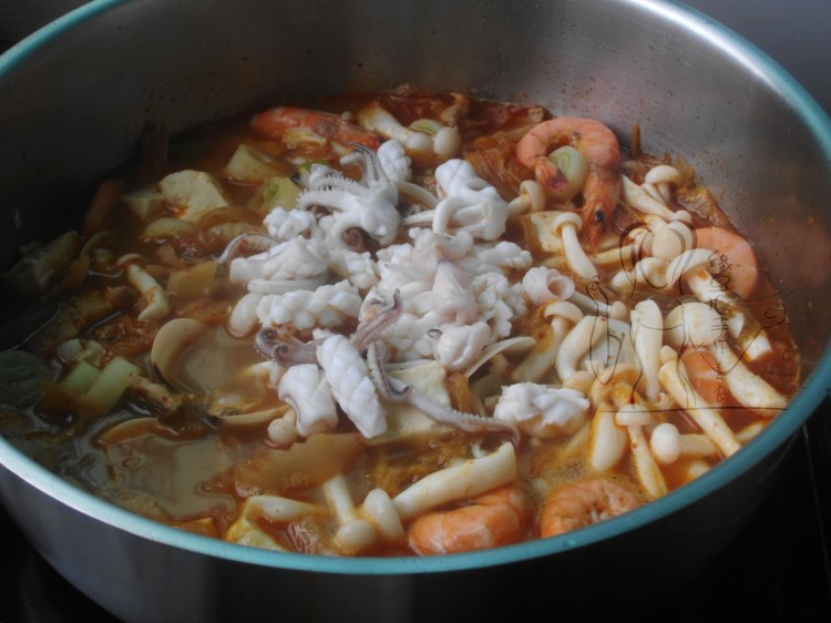 泡菜海鲜豆腐煲