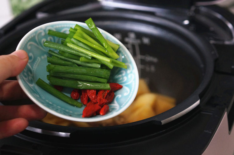 香菇土豆焖鸡