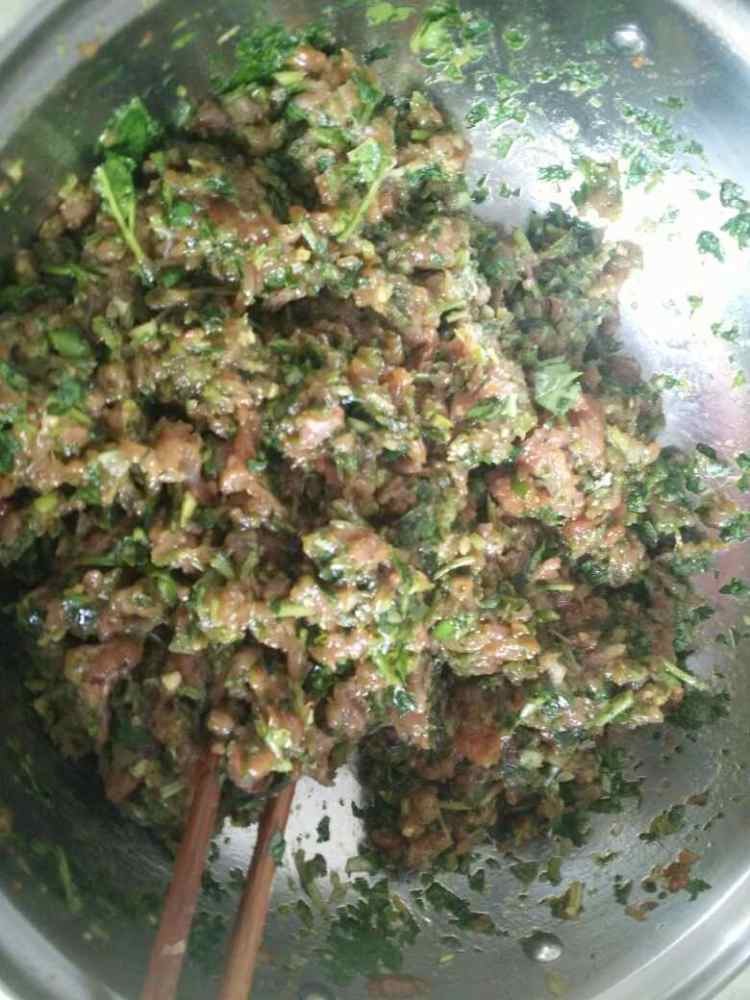 双色猪肉香菜饺子
