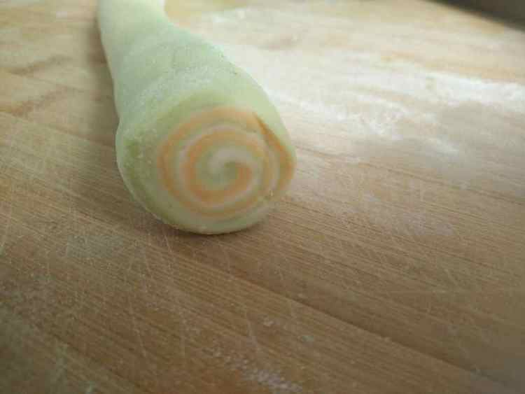双色猪肉香菜饺子
