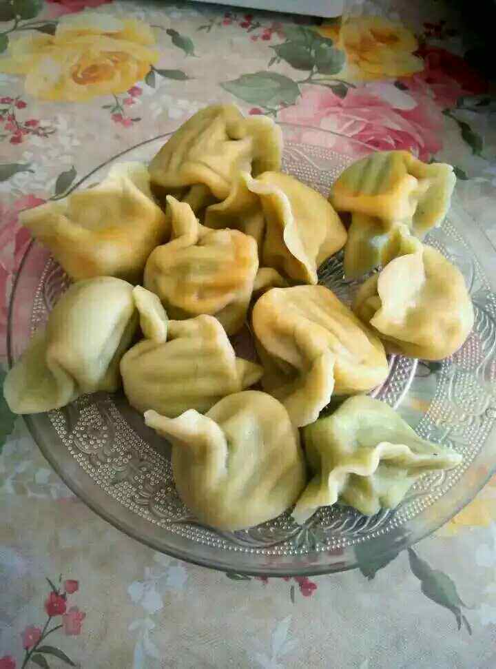双色猪肉香菜饺子