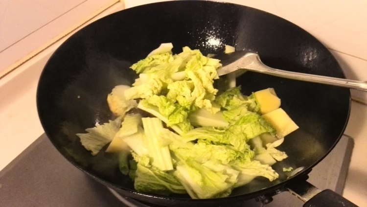 红烧肉炖白菜土豆